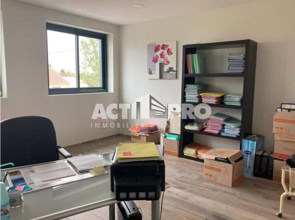 À vendre bureaux récents entre Thuir et Le Boulou