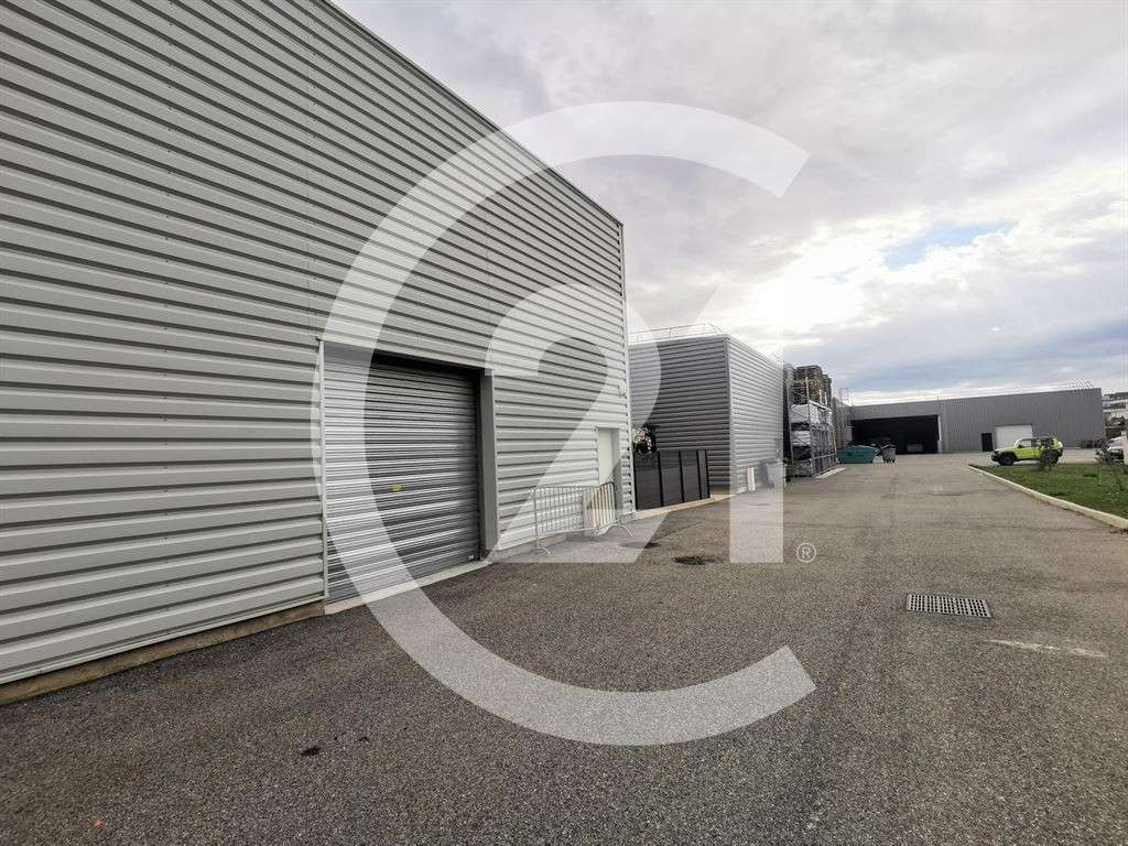 A louer local 290m² ZAC Freydières à Soyons