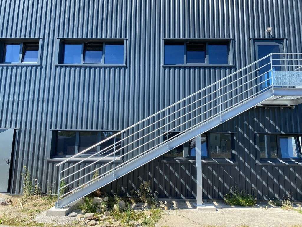 Bureaux 220m² en étage à louer à Plougoumelen