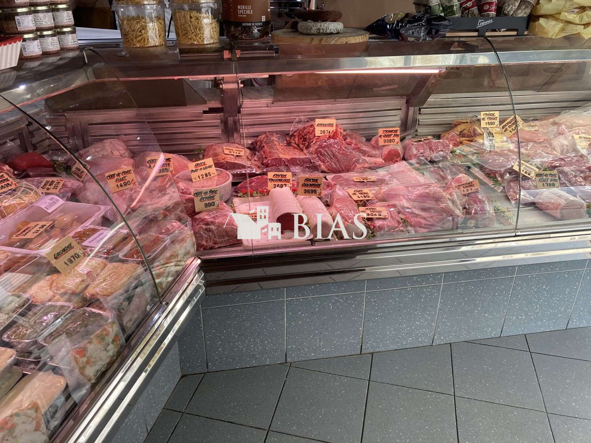 Vente boucherie charcuterie rue commerçante Paris