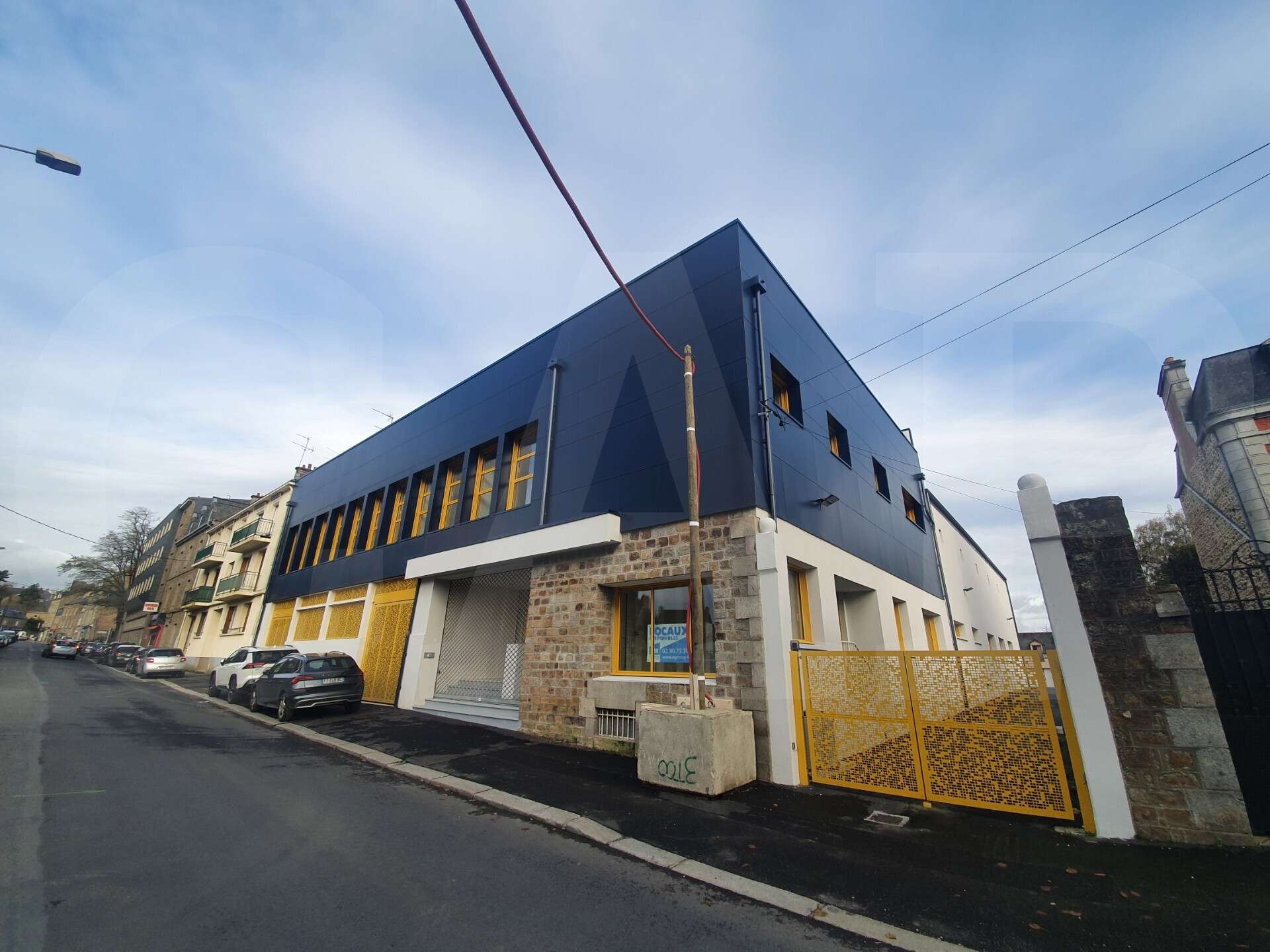 A louer bureau aménagé et cloisonné 874m² Fougères