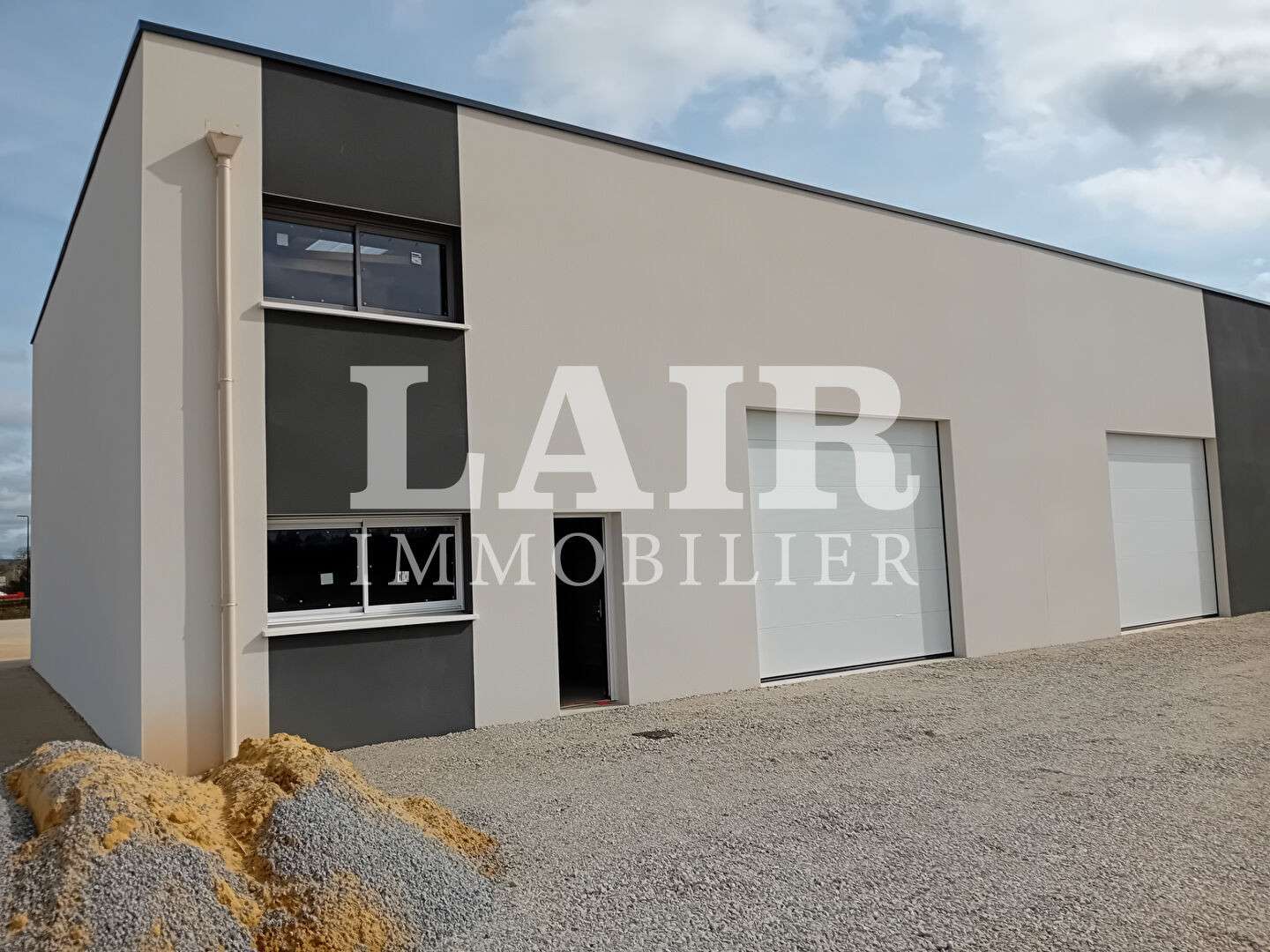 Loue local d'activité de 280m² en ZA à Alençon