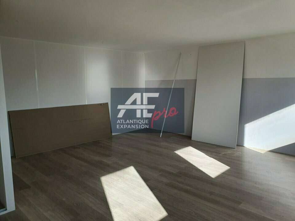 Bureaux de 169m² à louer au 1er étage à Trignac