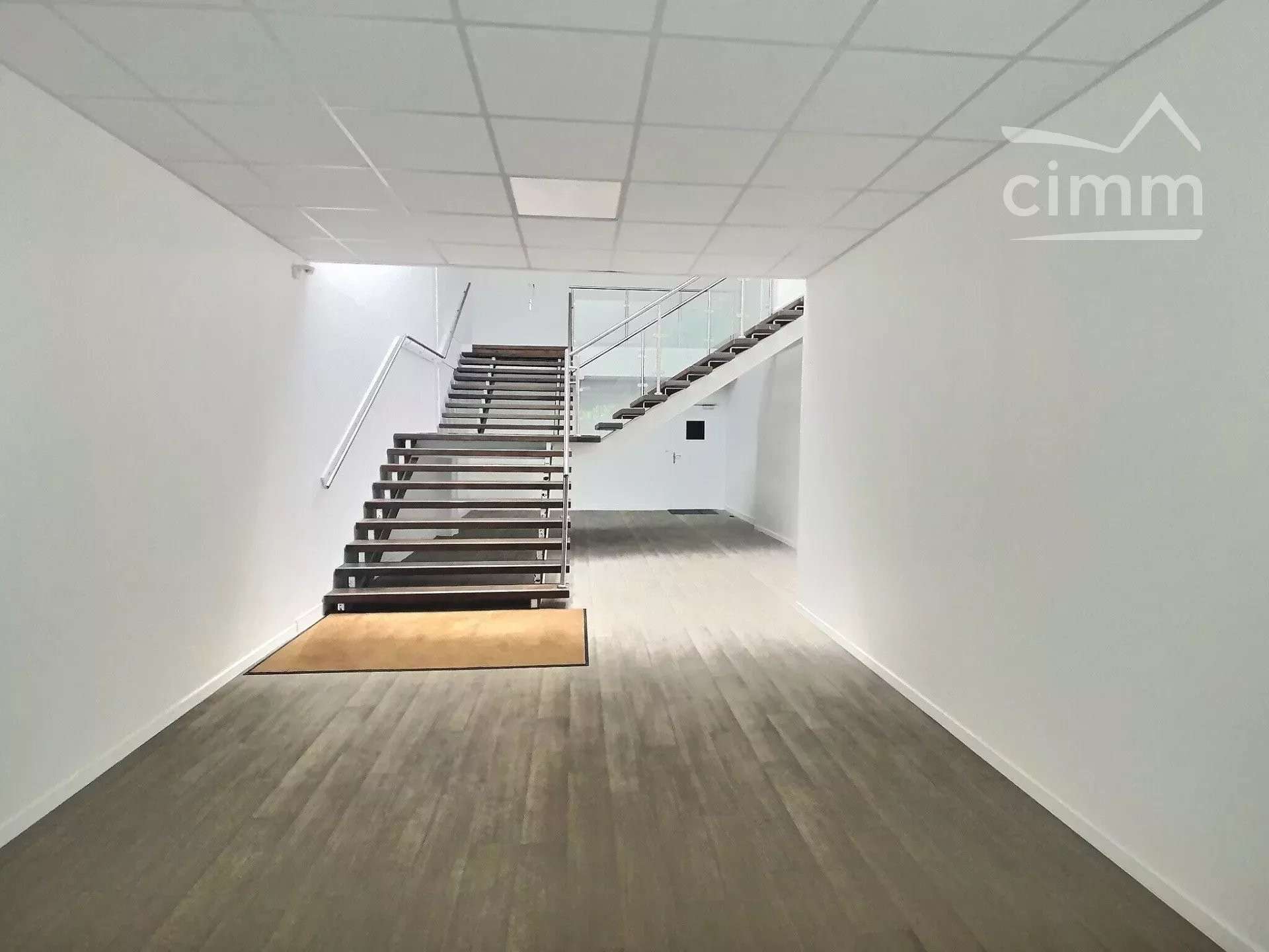 AV bureau 250m² à aménager à Vineuil 