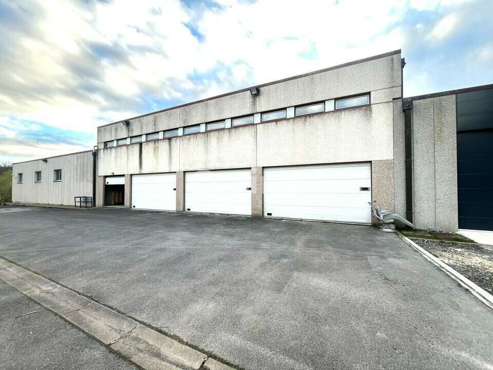 A louer cellule 120m² à Saint-Gobain