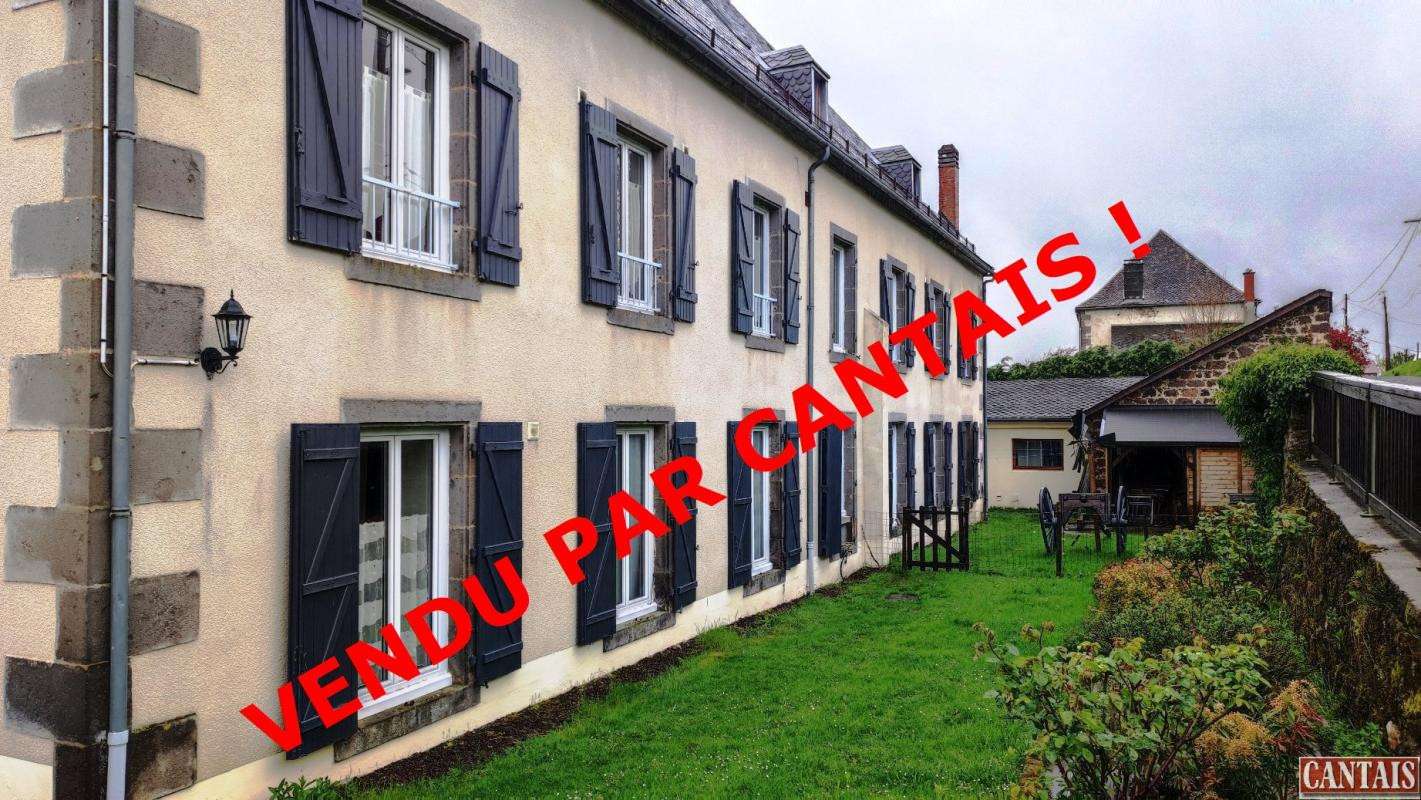 Vente Gîte de groupe en ville touristique Auvergne