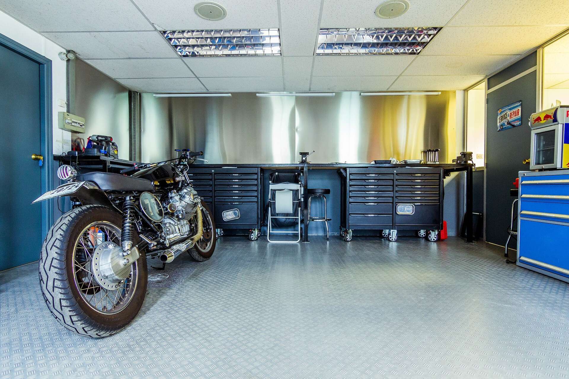 AV FDC mécanique peinture moto proche La Rochelle
