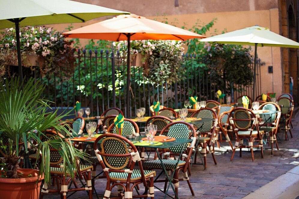Vente bar restaurant + 4 studios Oullins prox gare