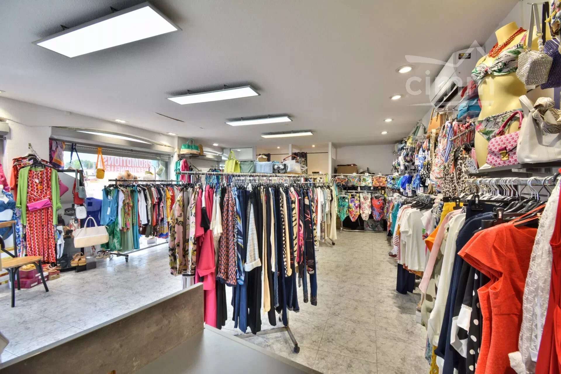 AV FDC prêt à porter féminin Saint Cyprien Plage