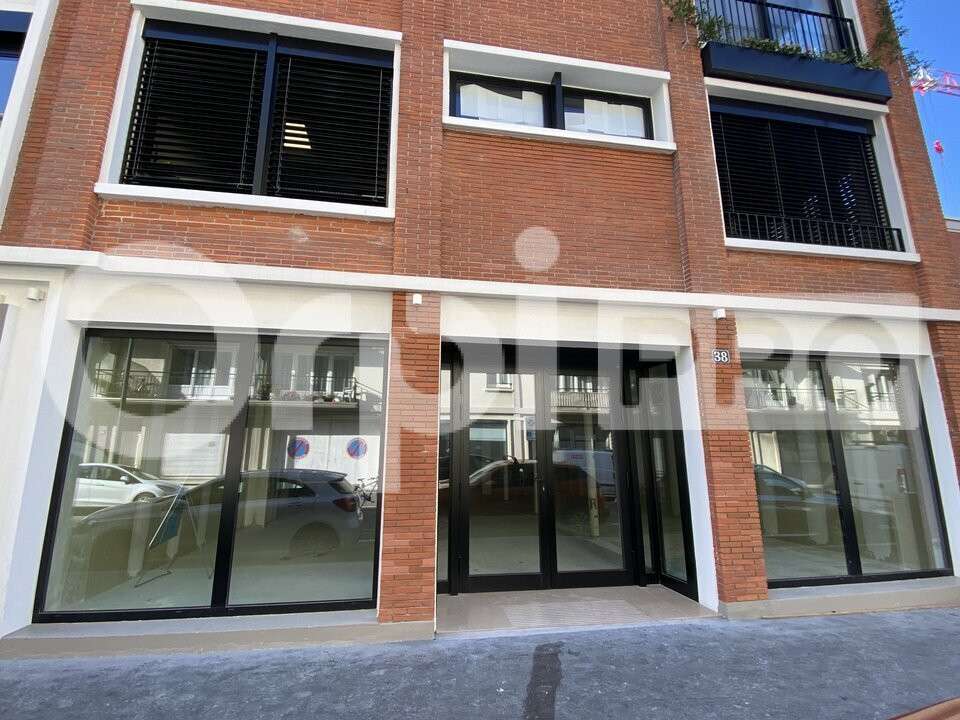 A louer local 196m² beau linéaire vitrine au Havre