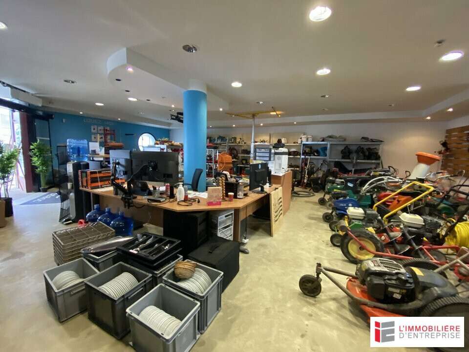 A louer local commercial 255m² à Vern-sur-Seiche