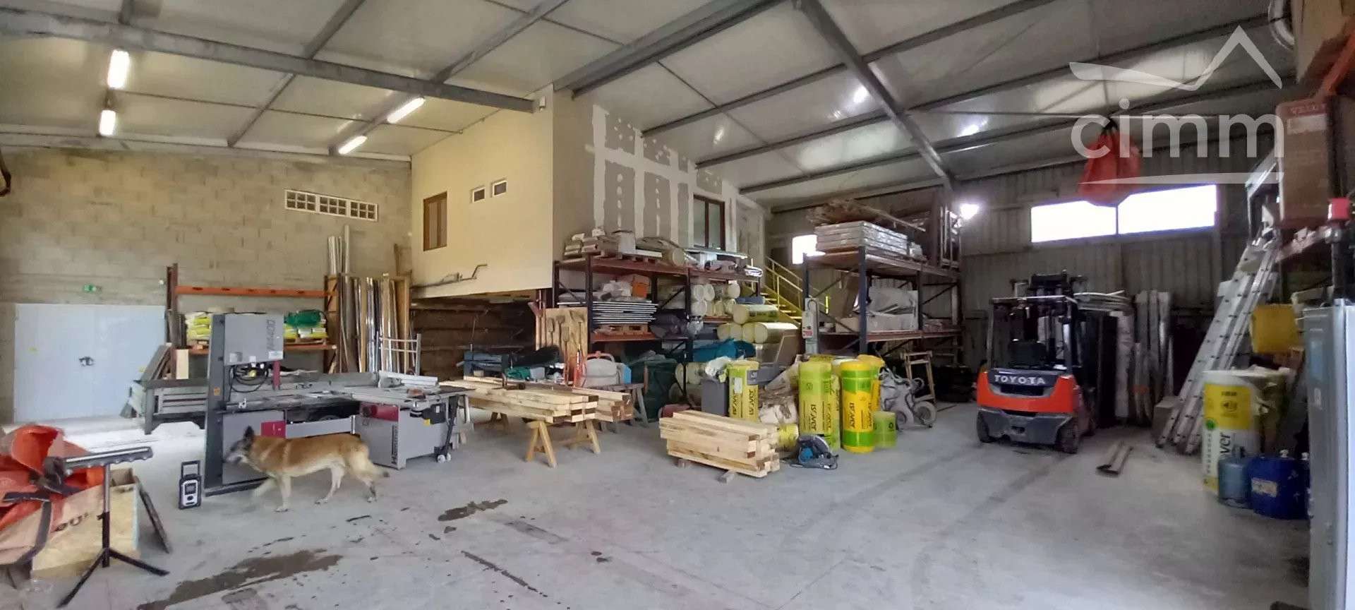 Vente grand entrepôt 662m² bien situé à Contres