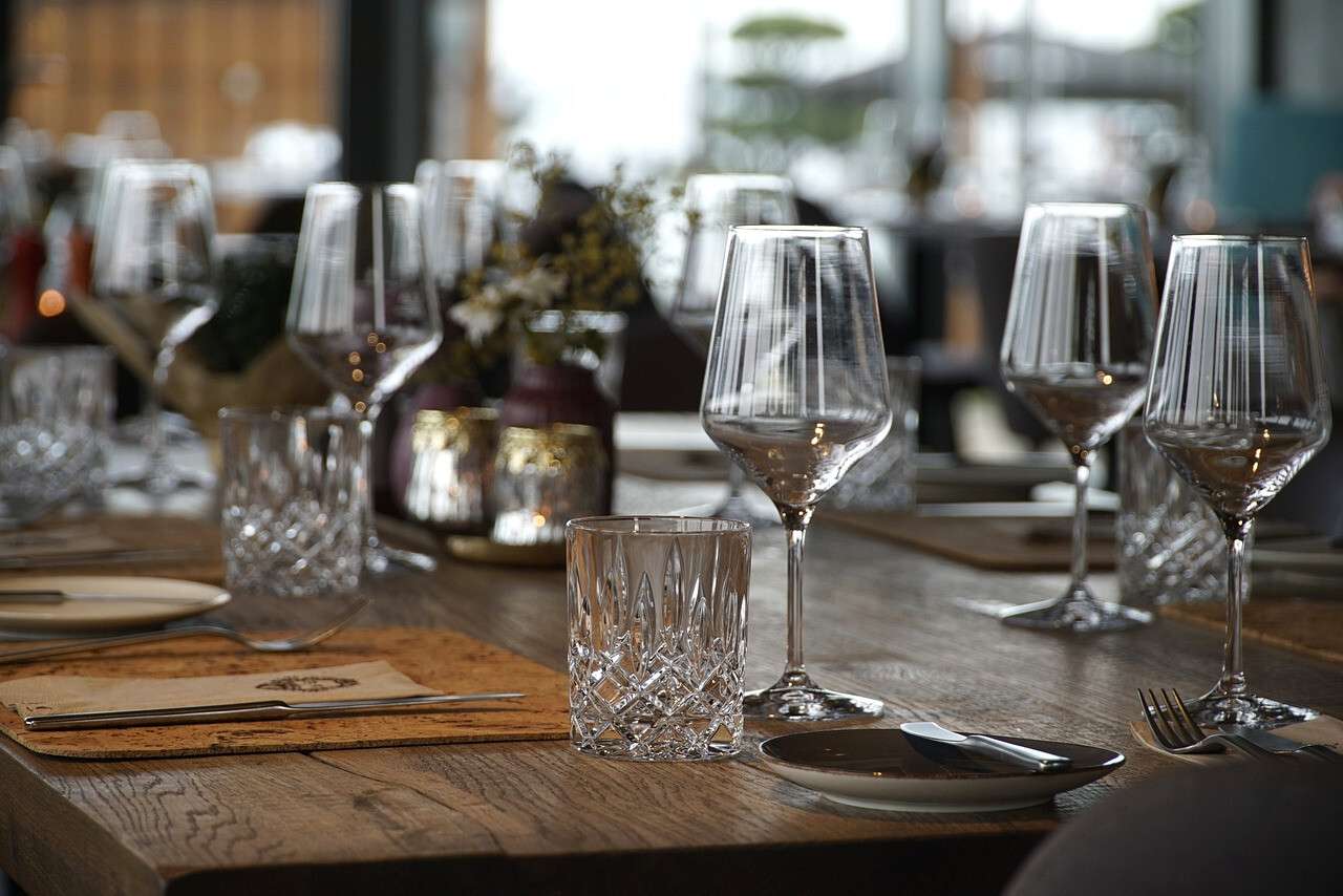 AV restaurant terrasse en quartier touristique Bdx