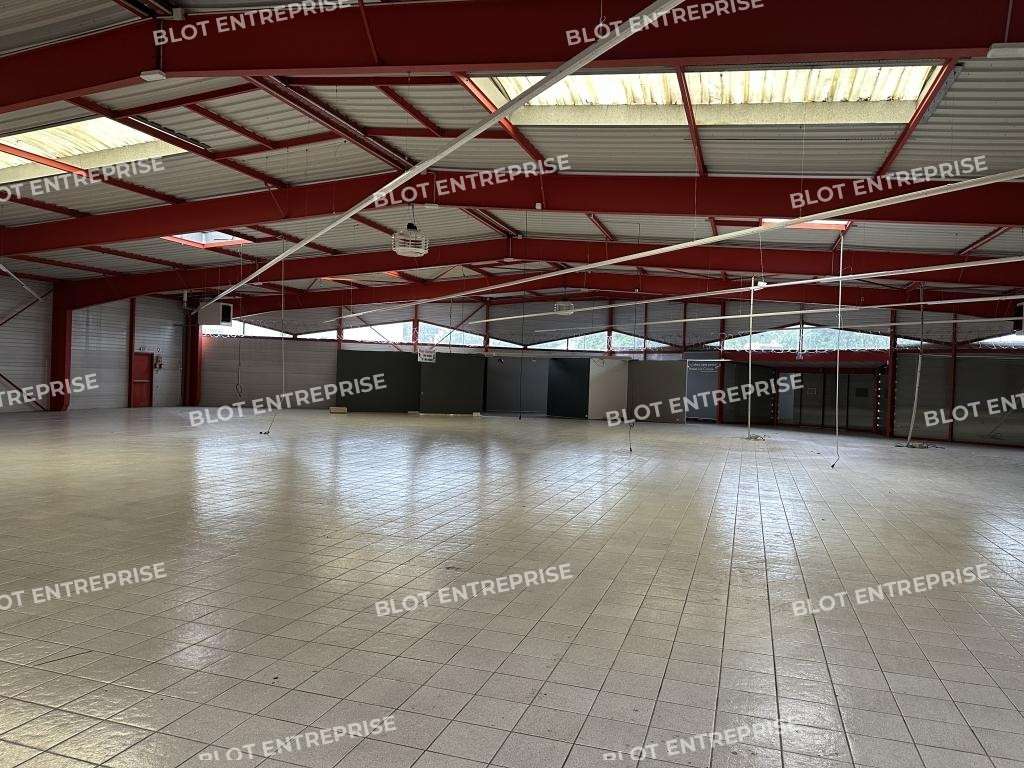 A louer local d'activité 1438m² à Nantes Est