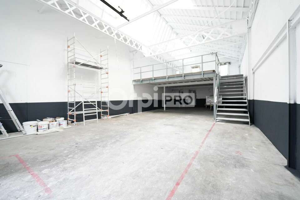 A louer bâtiment 266m² à Vénissieux
