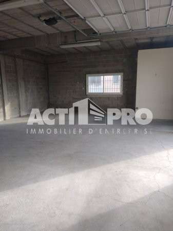À louer Entrepôt et bureaux 150m² à Perpignan