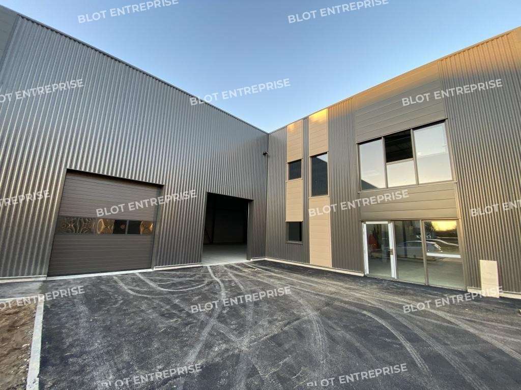 A louer cellule d'activité 387m² à Vern-sur-Seiche