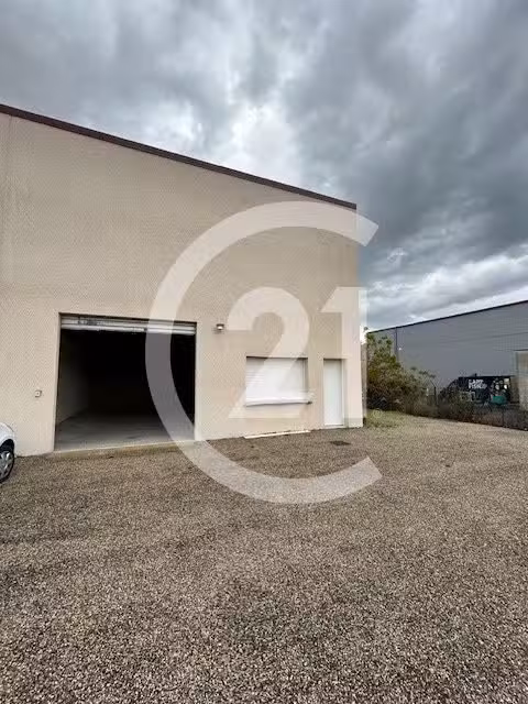 A louer entrepôt 81m² ZA entre Chabeuil et Valence