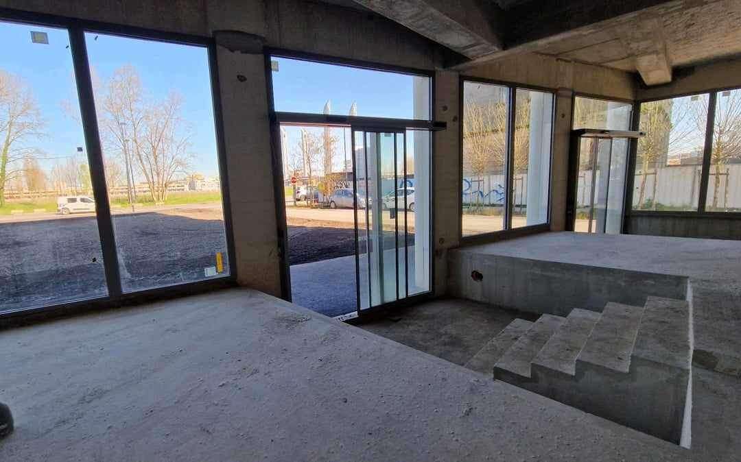 A louer local 122m² Rive Droite Bordeaux Brazza
