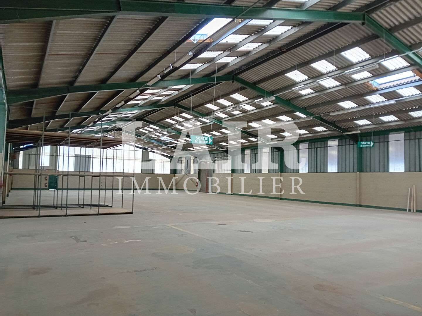 Vente local d'activité 4300m² à La Ferté-en-Ouche