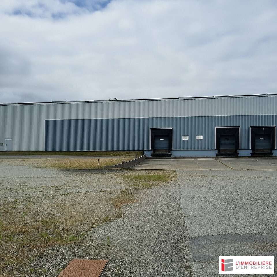 A louer entrepôt 9546m² sur la 4 voies à Janzé