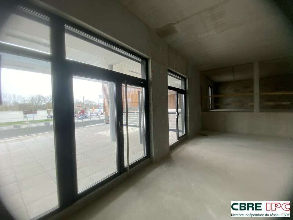A louer local commercial 152m² R+1 à Dax Gare 