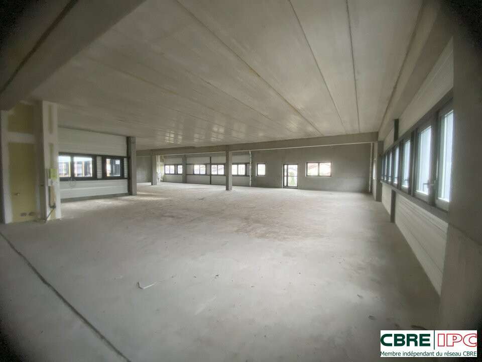 A louer plateau bureaux  neuf 389m² R+1 à Dax Gare
