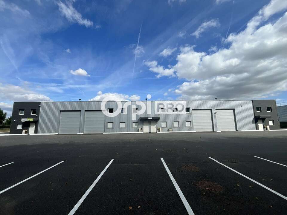 A louer local d'activité 777m² à Vert-Saint-Denis