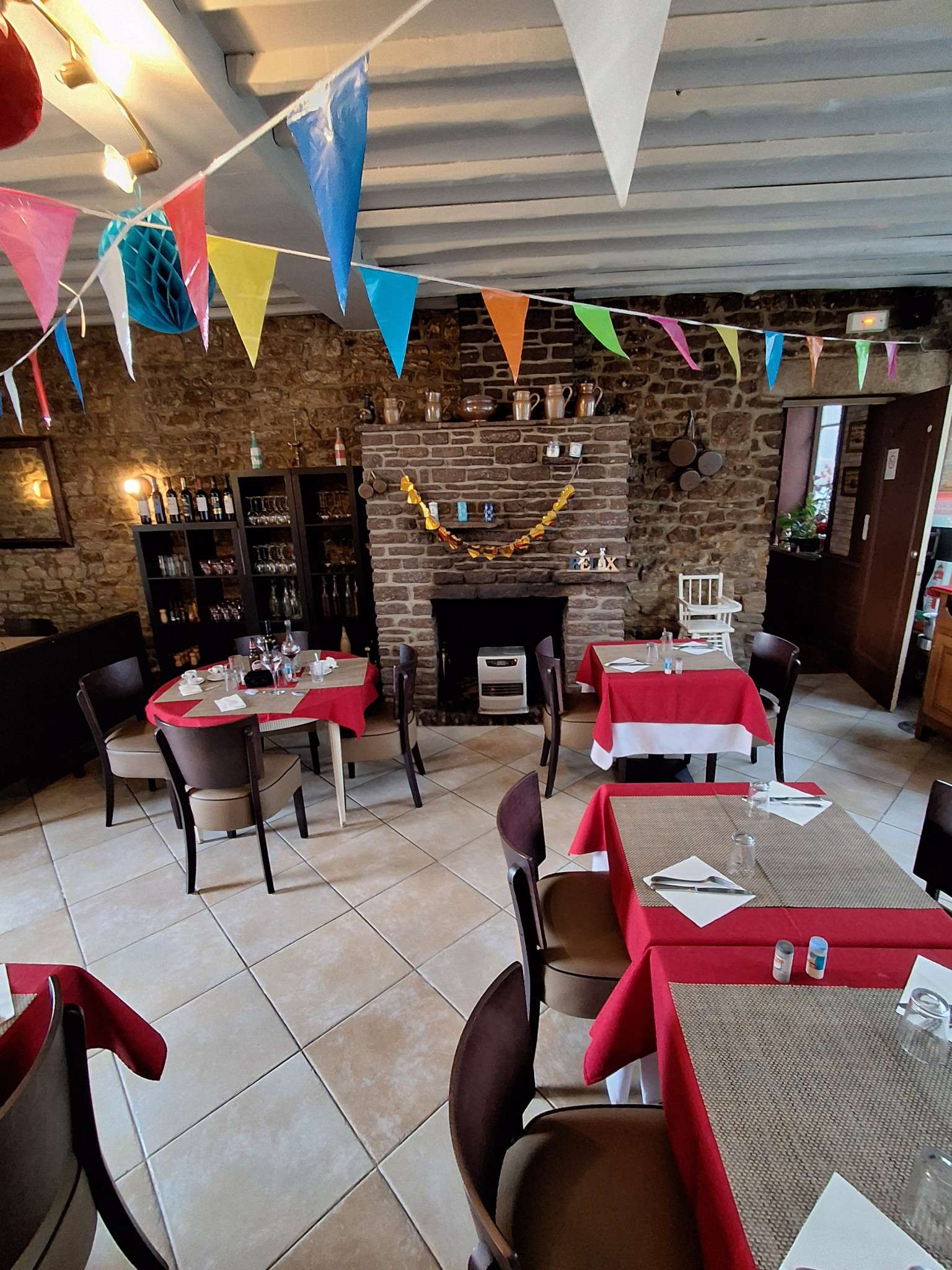 AV restaurant bar 3 salles terrasse et logt Flers
