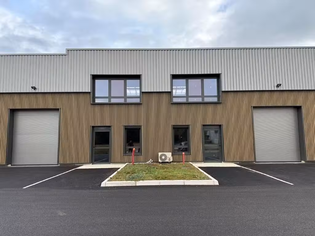 AV murs d'activité 178m² actipark Bourgoin lot A11