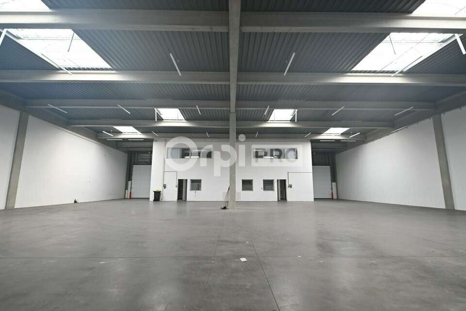A louer cellule d'activité 889m² à Vaulx-en-Velin