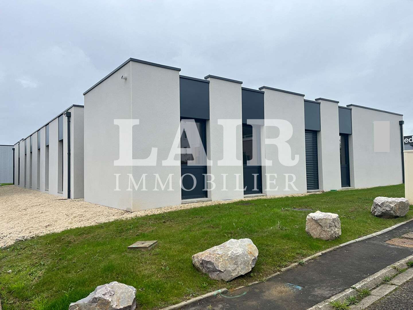 A louer bureaux 442m² ZA au Nord du Mans A11