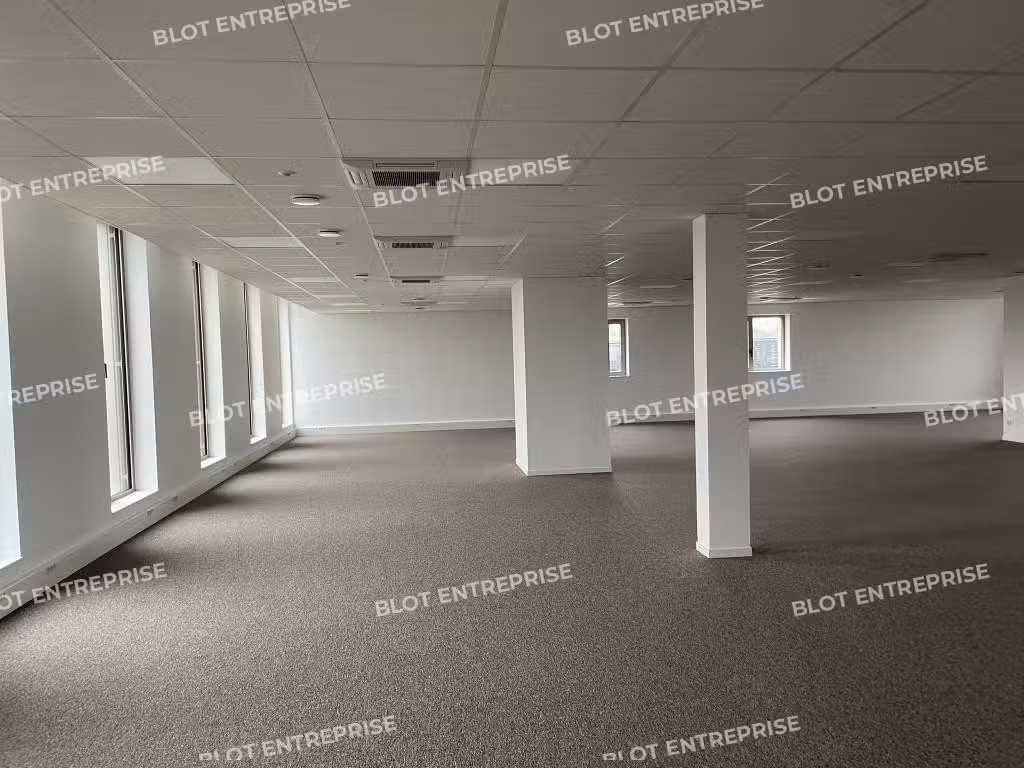 Vente bureaux 375m² accès PMR Rennes Champeaux   