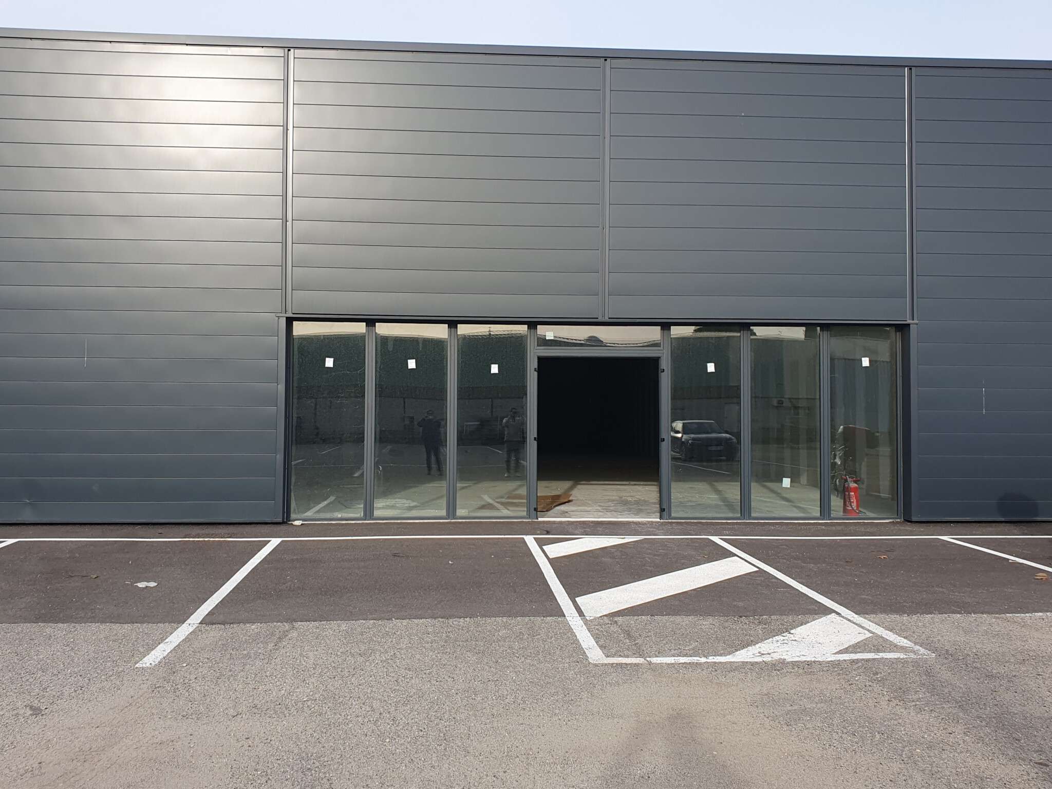 ZA MEYROL 1140M² A LOUER
