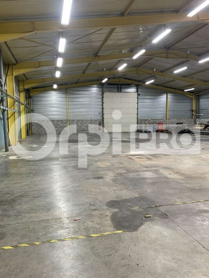 Local d'activité 618m² à louer à Ambérieu-en-Bugey