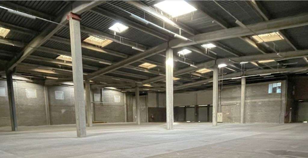 Entrepôt 9000m² investisseur utilisateur A6