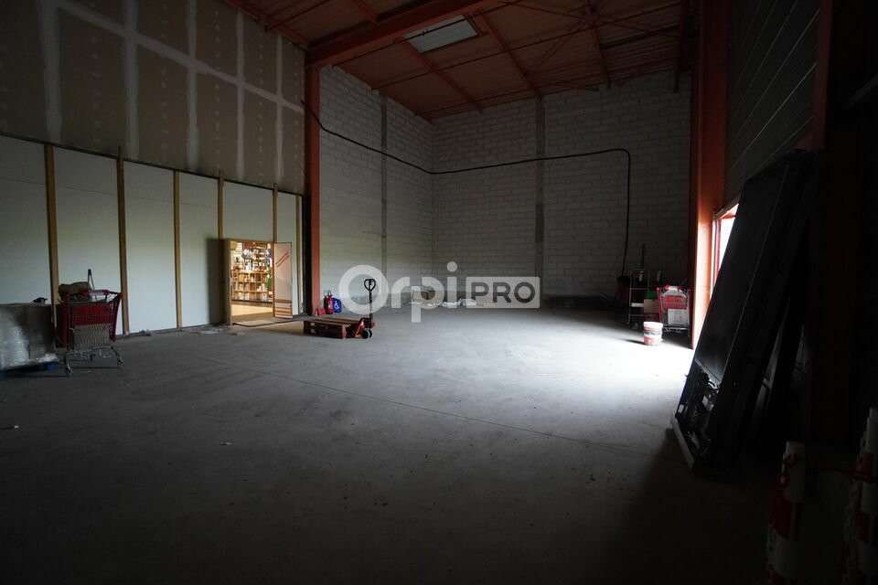 A louer local 156m² galerie marchande secteur Ahuy