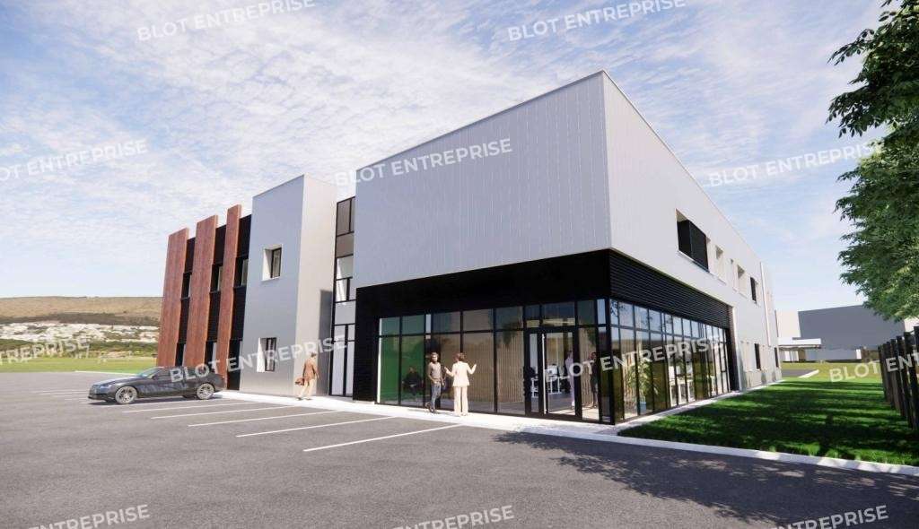A vendre à louer bureaux 895m²  zone de Brais 