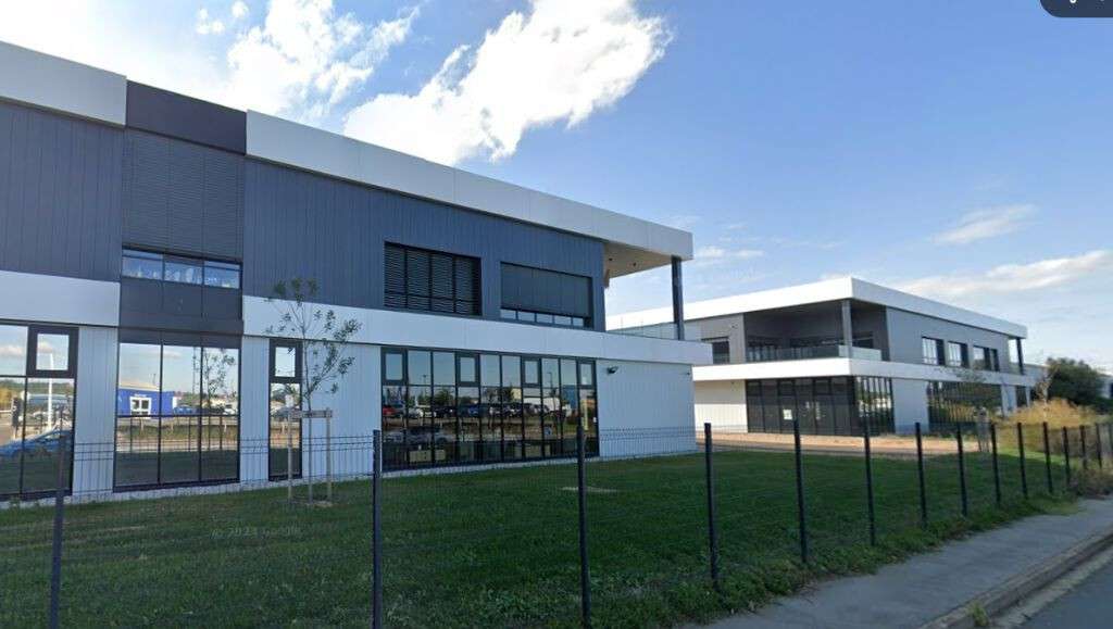 A louer local mixte neuf activité bureaux ZA Arnas