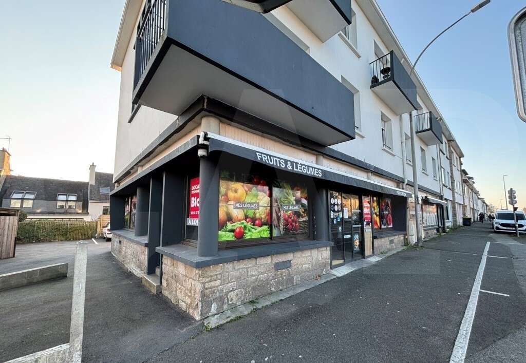 A louer local commercial 170m² entrée de Lorient