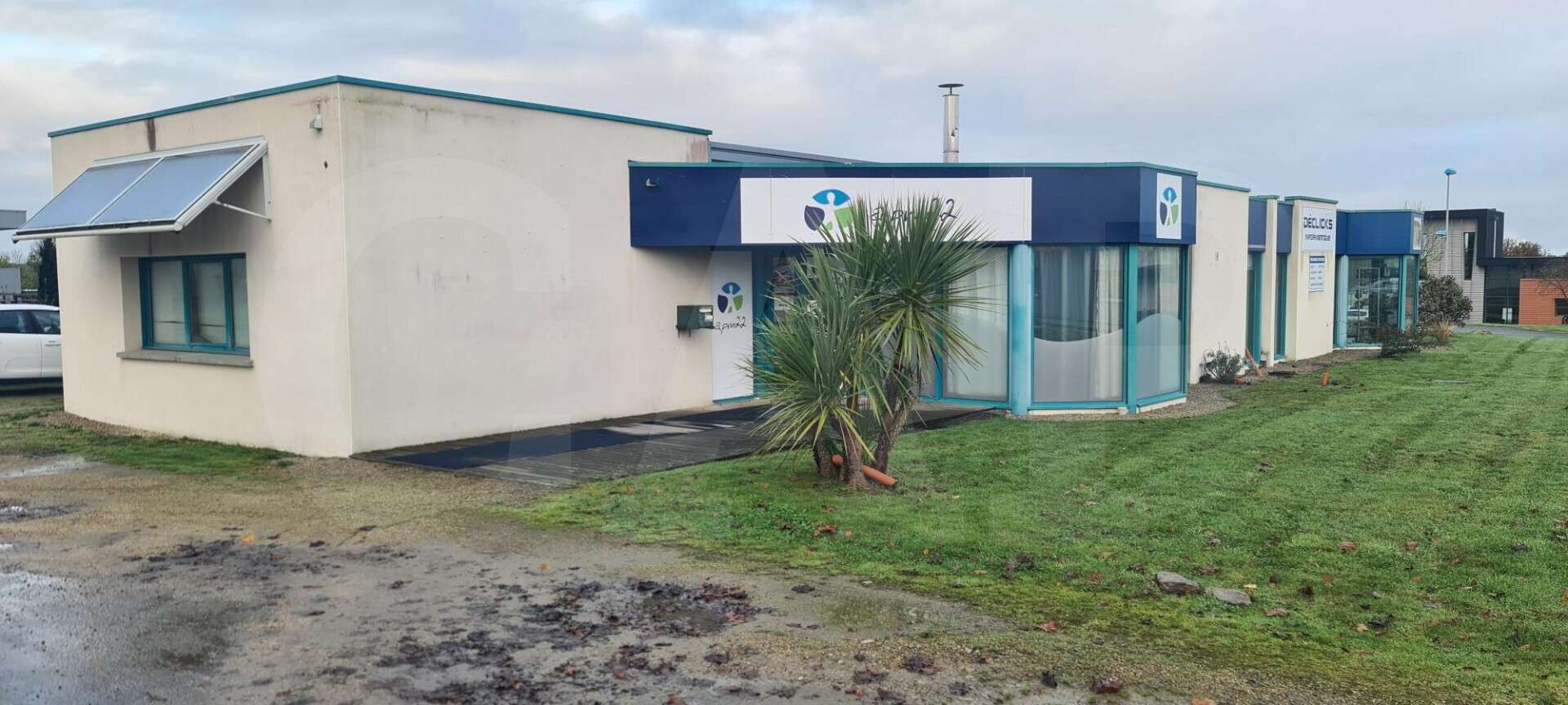 A louer bureaux 221m² à Taden