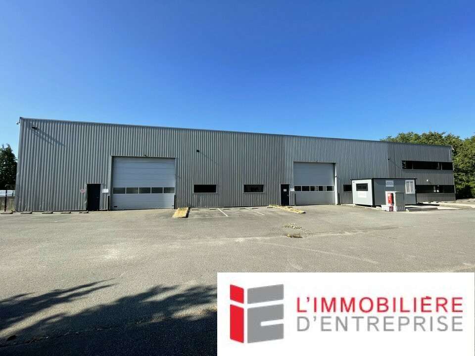 A louer bâtiment 1800m² sur 3817m² à Vannes Ouest