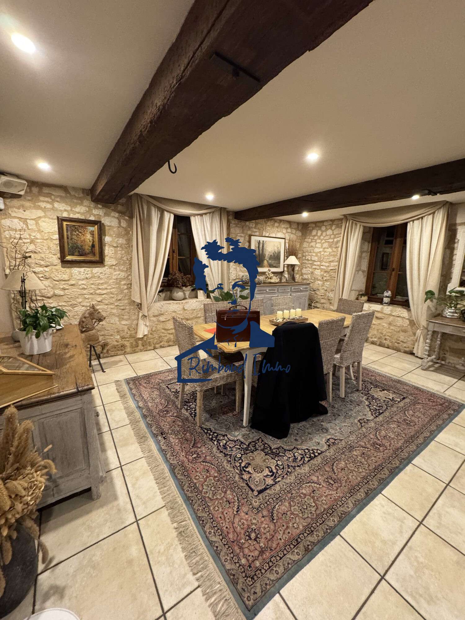 Vente murs commerciaux de 392m² à Chehéry