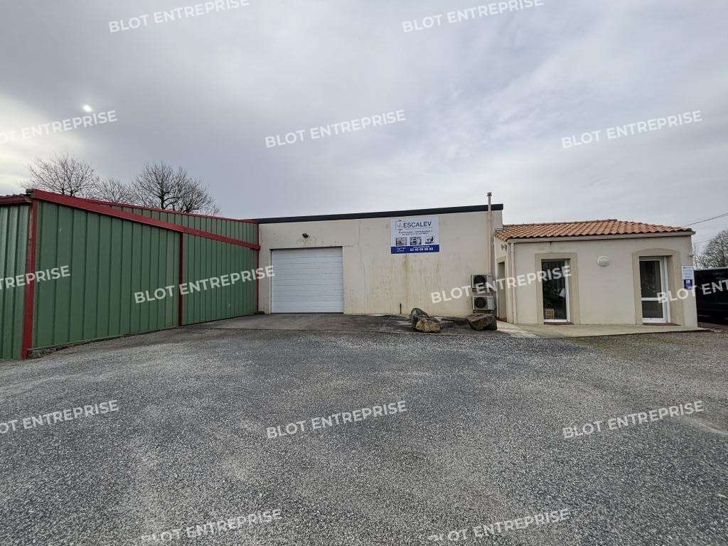 A vendre locaux d'activités bureaux 380m² à Vallet