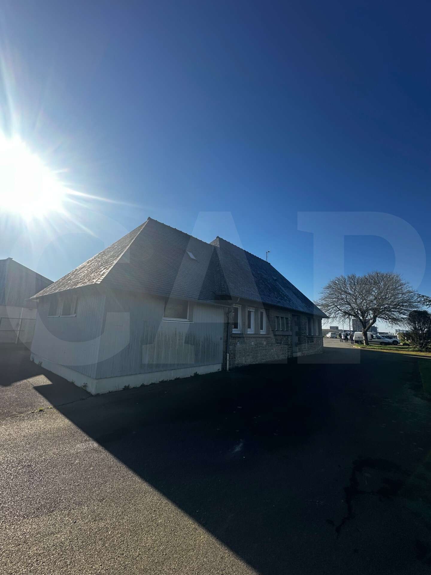 A louer ensemble immobilier de 300m² à Créhen