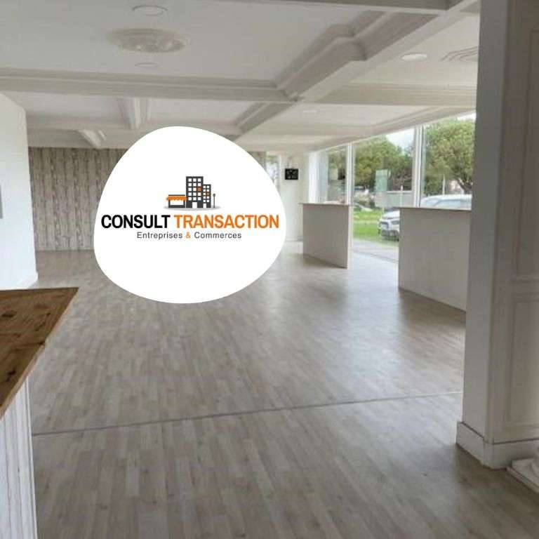 A louer local en angle 157m² vitrine au Pouliguen