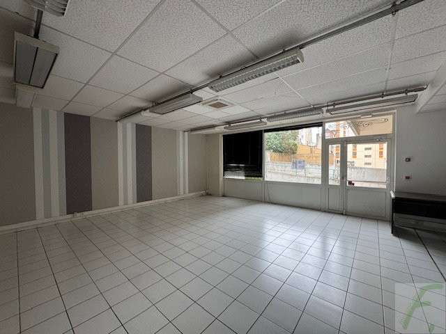 A louer local commercial 88m² Aix les Bains centre