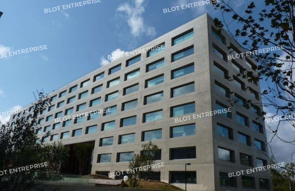 A louer bureaux 737m²  à Rennes Sud Courrouze 