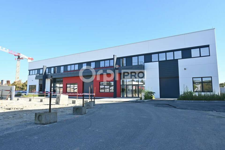 A louer bureaux 97m² R+1 à Dardilly ZA