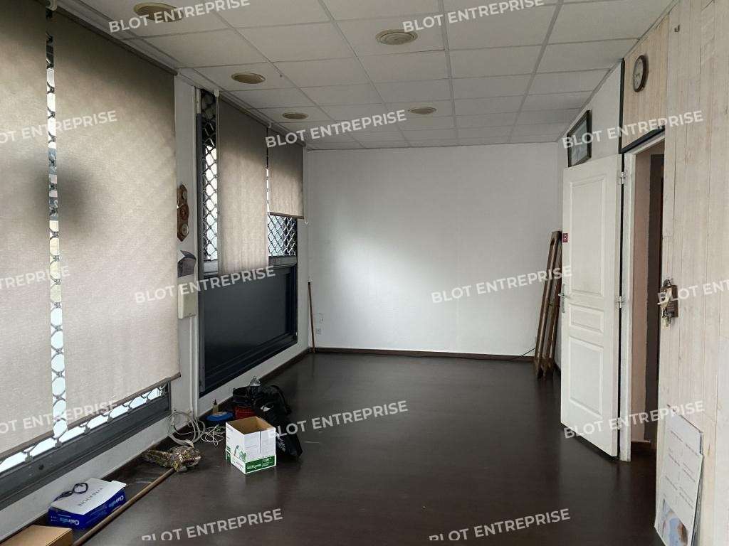 A vendre local professionnel de 62m² à St Servan